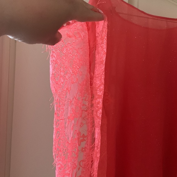 Sparkly cover up goes just over the neck - Picture 2 of 8